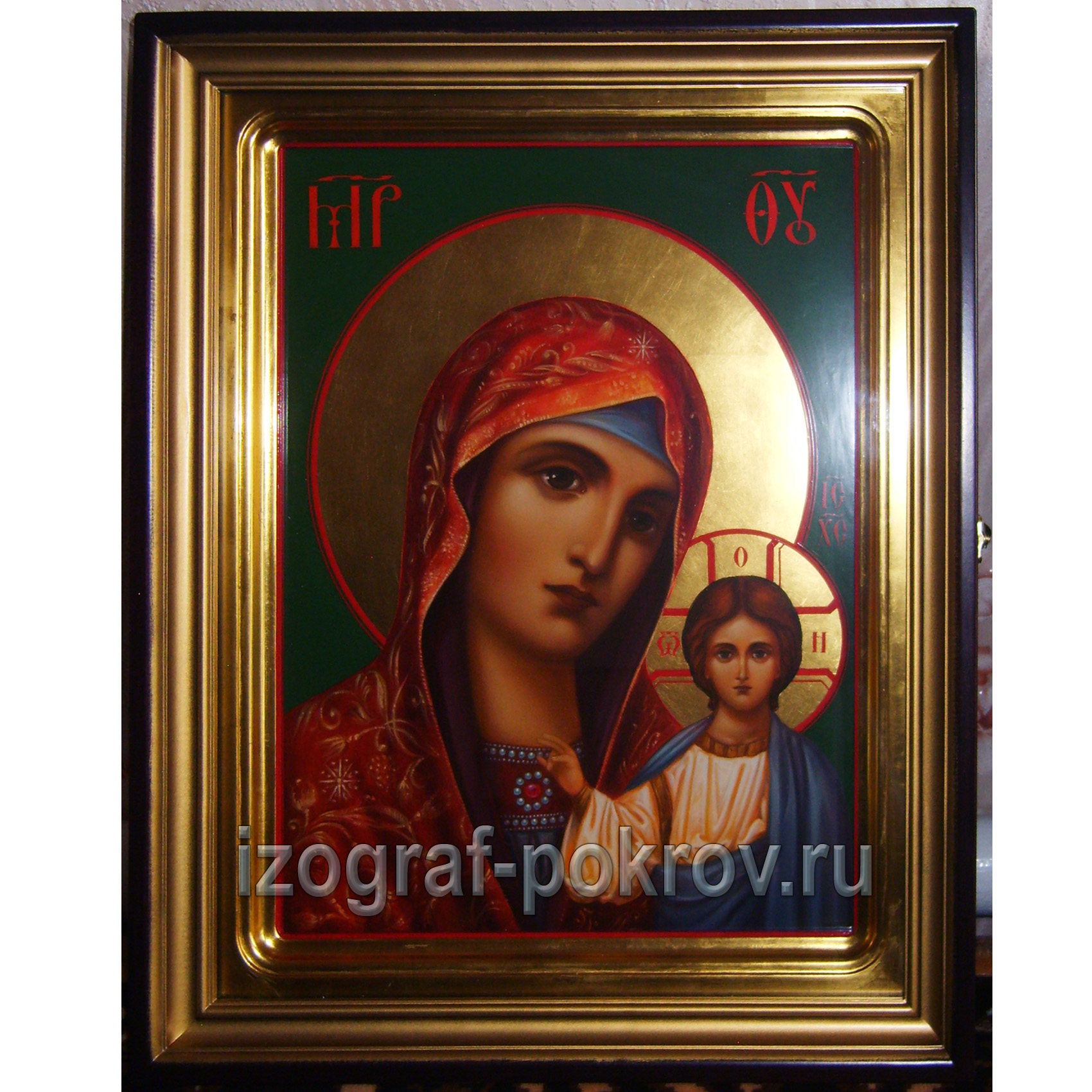 Икона Богородица Казанская с золотым нимбом в киоте
