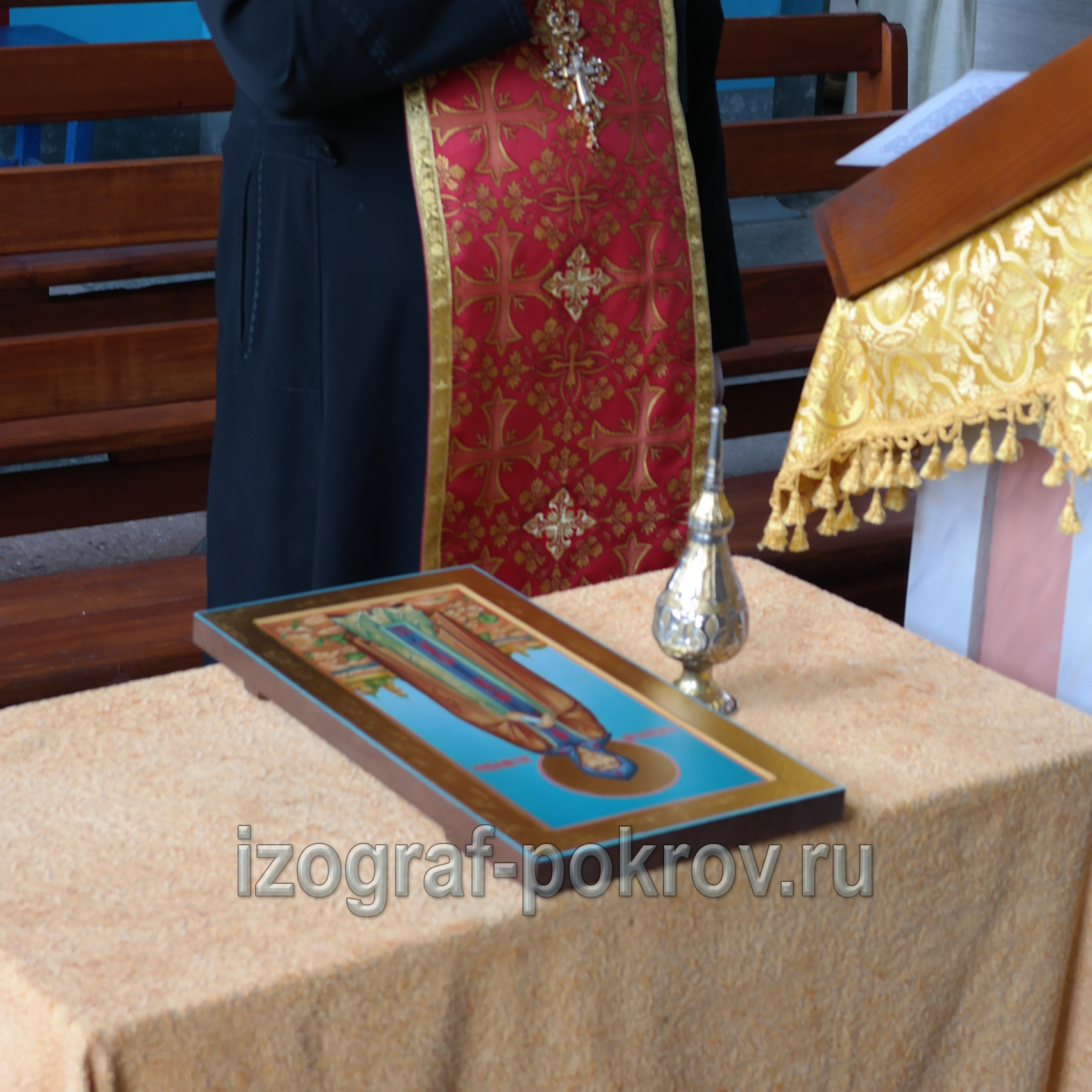 После завершения работы над иконой Анны Новгородской икона освящается в храме Покрова Пресвятой Богородицы