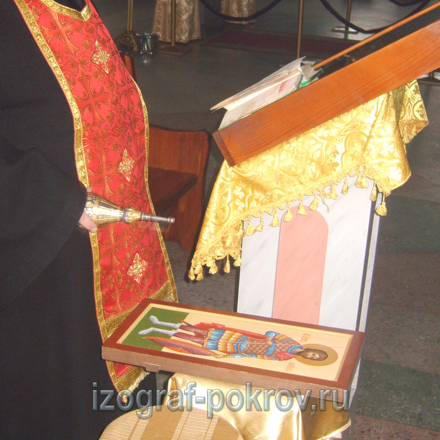 Готовую иконуа Максима Антиохийского воина освятил настоятель храма Покрова Пресвятой Богородицы