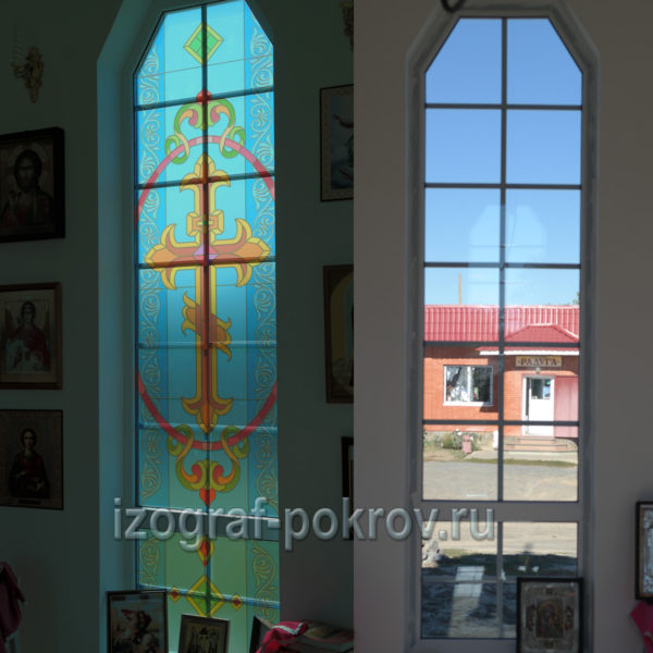 Витраж на окнах в православном храме